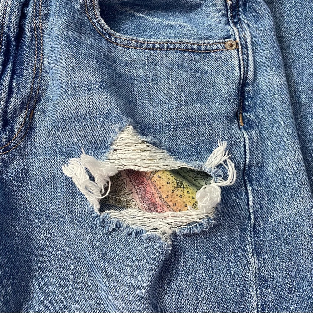 American Eagle Outfitters Distressed Jeans with colorful accents Wide Leg Size 6 - Picture 3 of 13